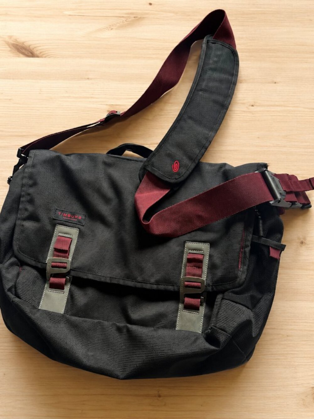 Timbuk2 San Francisco Classic Messenger Bag Black Medium Laptop